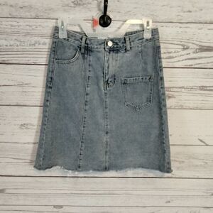 New Without tags. "Twice -Chic" woman's jean skirt